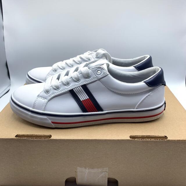 TOMMY HILFIGER(トミーヒルフィガー)の【新品】TOMMY HILFIGER スニーカー ホワイト ロゴ入り レディースの靴/シューズ(スニーカー)の商品写真