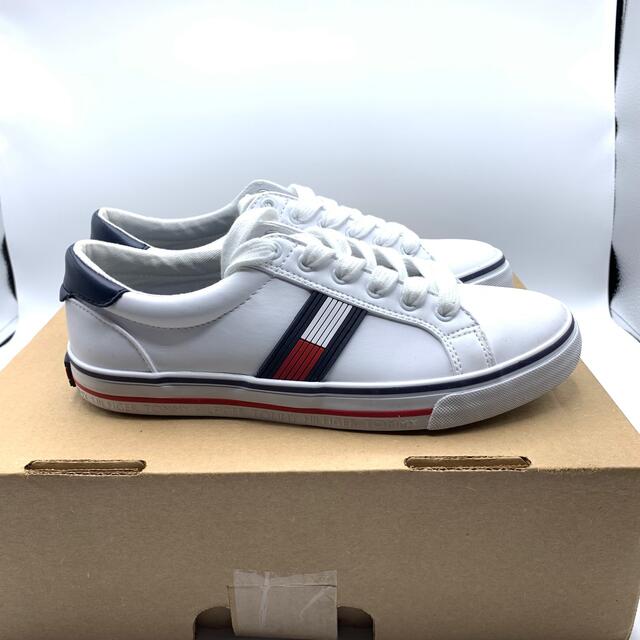 TOMMY HILFIGER(トミーヒルフィガー)の【新品】TOMMY HILFIGER スニーカー ホワイト ロゴ入り レディースの靴/シューズ(スニーカー)の商品写真