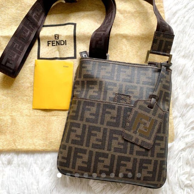 FENDI フェンディ ショルダーバッグ サコッシュ-