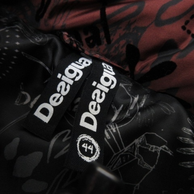 DESIGUAL(デシグアル)のデシグアル Desigual 中綿ジャケット 花柄 ワインレッド EUR 44 レディースのジャケット/アウター(ダウンコート)の商品写真