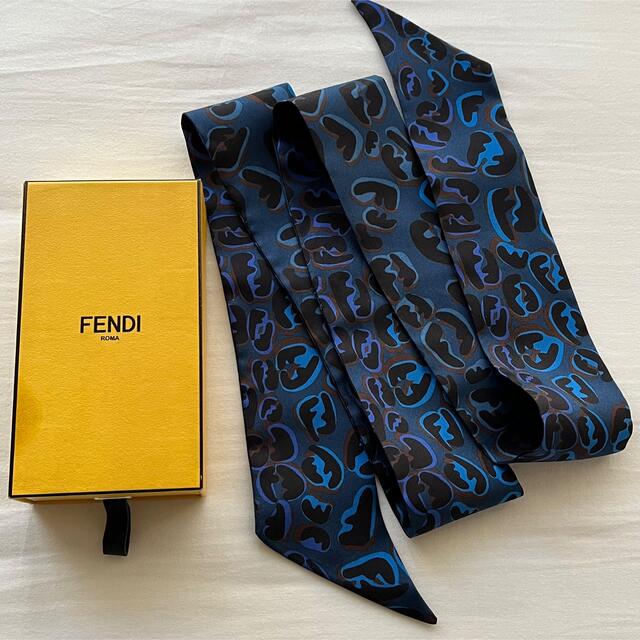 FENDI フェンディ ラッピー ブルーシルクバンドゥ スカーフ | www