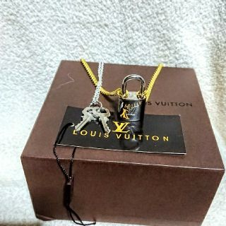 ルイヴィトン(LOUIS VUITTON)のルイヴィトン シルバー カデナ南京錠、鍵2本付き！(ネックレス)