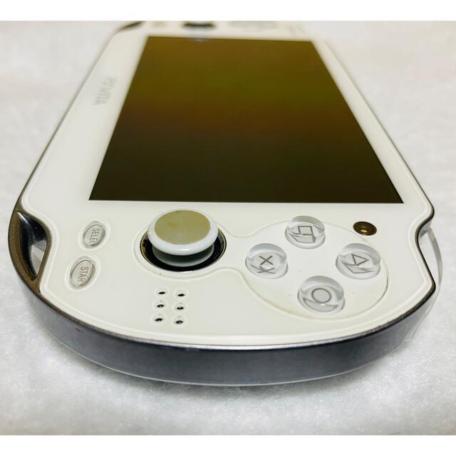 PlayStation Vita(プレイステーションヴィータ)のPSVita PCH-1000 ZA02 クリスタルホワイト 動作確認済み エンタメ/ホビーのゲームソフト/ゲーム機本体(家庭用ゲーム機本体)の商品写真
