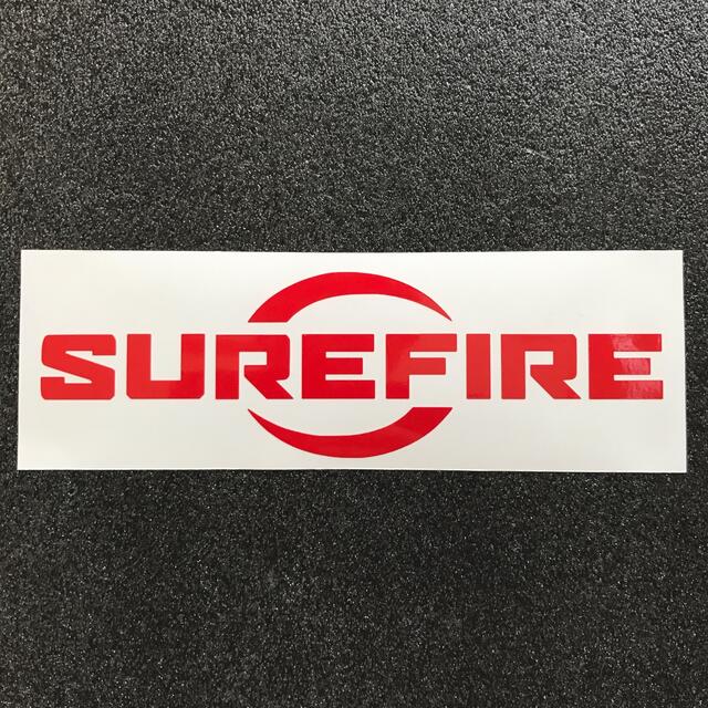 SUREFIRE(シュアファイア)のSUREFIRE ロゴ 赤 15cm幅 カッティングステッカー 4 エンタメ/ホビーのミリタリー(その他)の商品写真