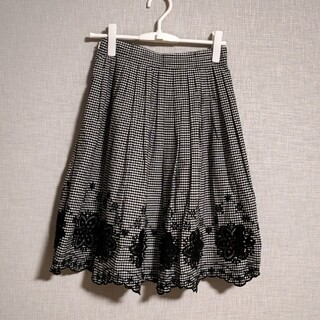 ロイスクレヨン(Lois CRAYON)の新品未使用　ギンガムチェック裾刺繍レーススカート(ひざ丈スカート)