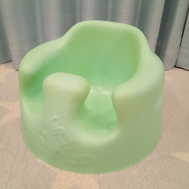 Bumbo(バンボ)のバンボ　ヘムロックグリーン キッズ/ベビー/マタニティのキッズ/ベビー/マタニティ その他(その他)の商品写真