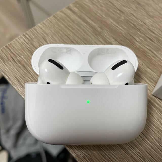 Apple(アップル)のAPPLE AirPods Pro ノイズキャンセリング付完全ワイヤレスイヤホン スマホ/家電/カメラのオーディオ機器(ヘッドフォン/イヤフォン)の商品写真