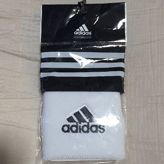 アディダス(adidas)のアディダス パフォーマンス リストバンド フリーサイズ １個 新品 未使用(バングル/リストバンド)