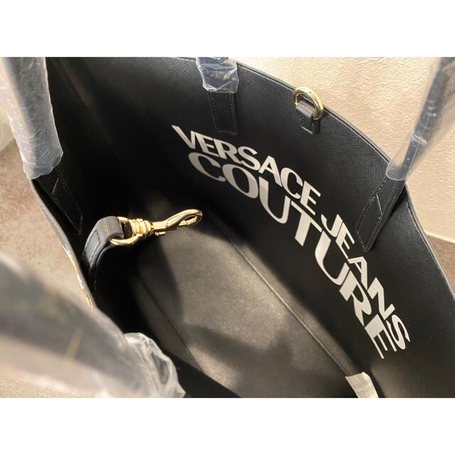 VERSACE(ヴェルサーチ)の【新品、未使用、タグ付き】versace リバーシブル トートバッグ レディースのバッグ(トートバッグ)の商品写真