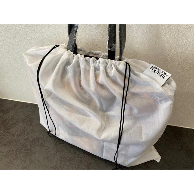 VERSACE(ヴェルサーチ)の【新品、未使用、タグ付き】versace リバーシブル トートバッグ レディースのバッグ(トートバッグ)の商品写真