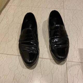 プラダ(PRADA)のPrada 革靴　ローファー　黒　プラダ(ドレス/ビジネス)