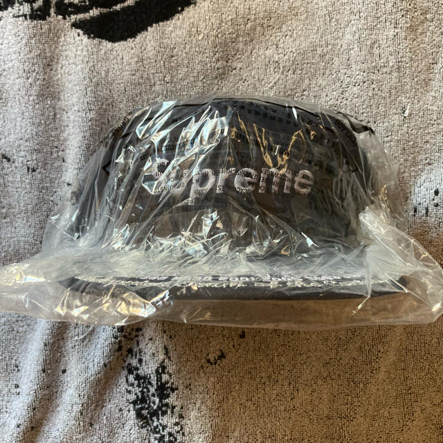 Supreme(シュプリーム)のSupreme Undisputed box logo new era 5/8 メンズの帽子(キャップ)の商品写真