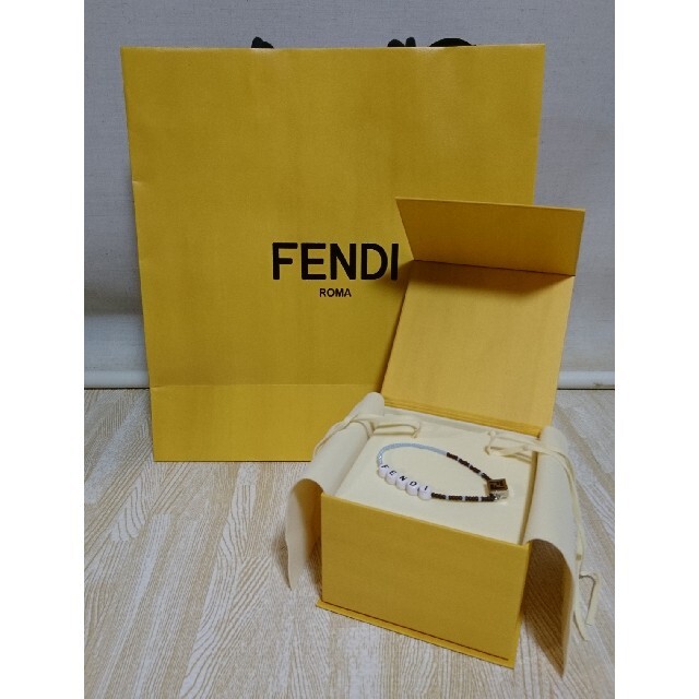 FENDI(フェンディ)のFENDI フェンディ ロゴ ビーズ ブレスレット メンズのアクセサリー(ブレスレット)の商品写真