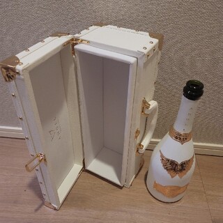 ドンペリニヨン(Dom Pérignon)のエンジェルシャンパンホワイト空き瓶空き箱セット！(置物)