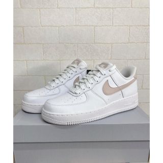 ナイキ(NIKE)の【25.5cm】NIKE W AIR FORCE 1 '07 ピンクベージュ(スニーカー)