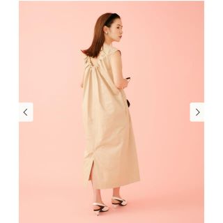 ビームス(BEAMS)の【美品】joieve バッグギャザーワンピース　ベージュ　(ロングワンピース/マキシワンピース)