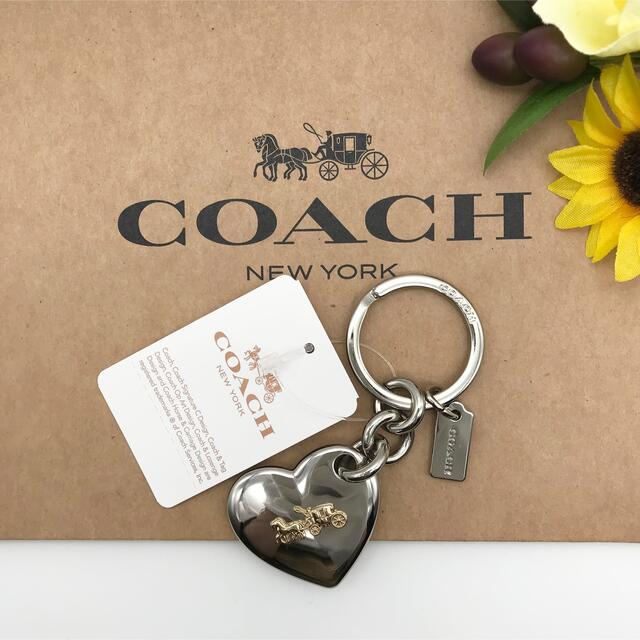 COACH(コーチ)のCOACH 大人気 ホース アンド キャリッジ ハート バッグ チャーム 新品 レディースのアクセサリー(チャーム)の商品写真