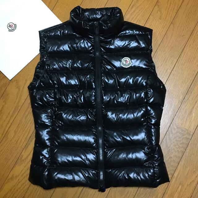 MONCLER(モンクレール)の【美品】モンクレール  ダウンベスト  サイズ 0  黒　正規品 レディースのジャケット/アウター(ダウンベスト)の商品写真