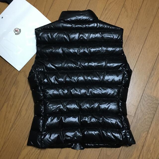 MONCLER(モンクレール)の【美品】モンクレール  ダウンベスト  サイズ 0  黒　正規品 レディースのジャケット/アウター(ダウンベスト)の商品写真