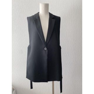 ザラ(ZARA)のスリットベスト　black(テーラードジャケット)