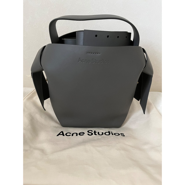 ACNE(アクネ)のAcne Studious MUSUBI スモール レザーバッグ レディースのバッグ(ハンドバッグ)の商品写真