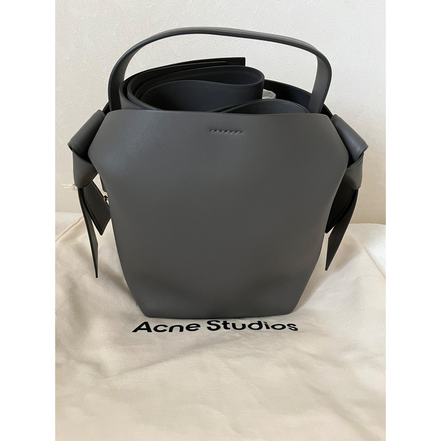 ACNE(アクネ)のAcne Studious MUSUBI スモール レザーバッグ レディースのバッグ(ハンドバッグ)の商品写真