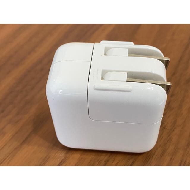 Apple(アップル)のApple 純正 iPad ACアダプタ 充電器10W USB アダプター スマホ/家電/カメラのスマートフォン/携帯電話(バッテリー/充電器)の商品写真