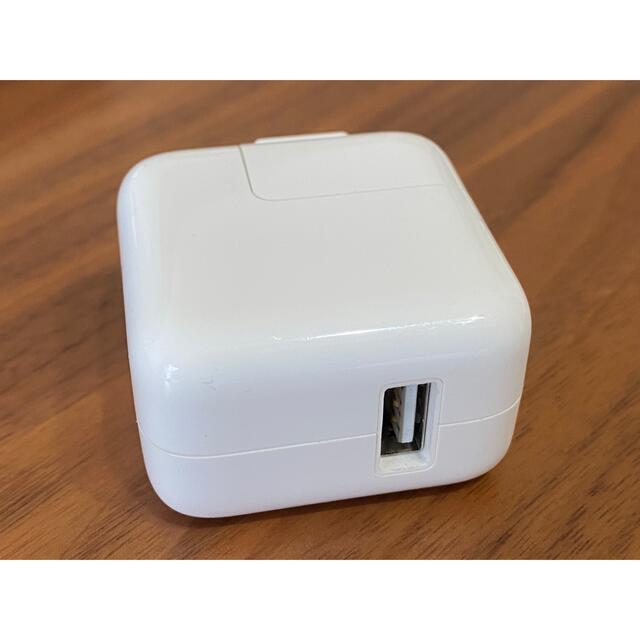 Apple(アップル)のApple 純正 iPad ACアダプタ 充電器10W USB アダプター スマホ/家電/カメラのスマートフォン/携帯電話(バッテリー/充電器)の商品写真