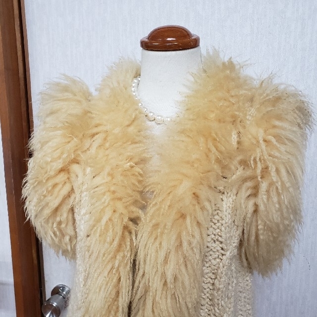 【KK】オパール　チベットラムベストカーディガン　未使用 レディースのジャケット/アウター(毛皮/ファーコート)の商品写真