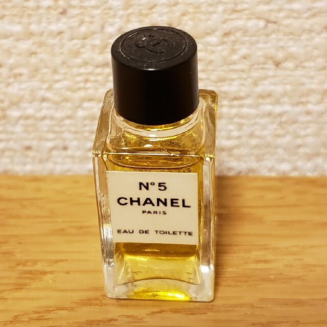 CHANEL(シャネル)のシャネル★No5★オードトワレミニ★新品未使用 コスメ/美容の香水(香水(女性用))の商品写真