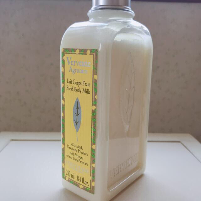 L'OCCITANE(ロクシタン)のシトラスヴァーベナ　CV ボディミルク　250ml コスメ/美容のボディケア(ボディローション/ミルク)の商品写真