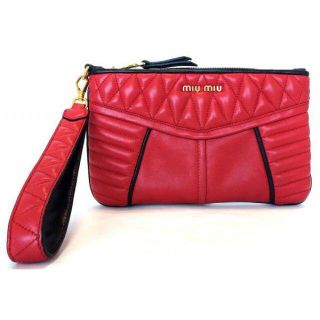 ミュウミュウ(miumiu)の【値下げ】ミュウミュウ クラッチバッグ ポーチ レザー ５Ｎ１８１１ レッド(クラッチバッグ)