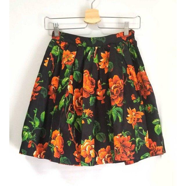 miumiu flower black skirt. - ひざ丈スカート