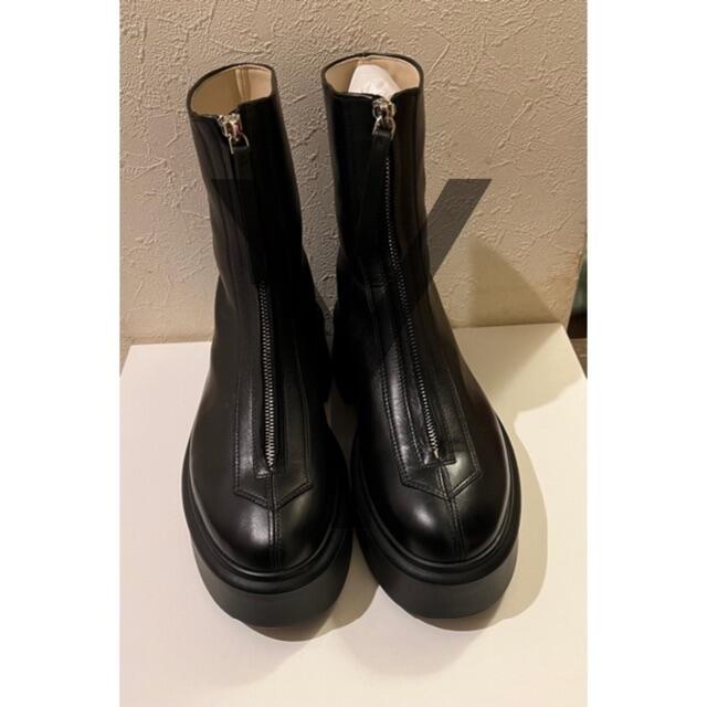 新品 未使用 The Row Zipped Boots 1 レディースの靴/シューズ(ブーツ)の商品写真