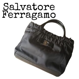 サルヴァトーレフェラガモ(Salvatore Ferragamo)の【美品】サルヴァトーレ フェラガモ ハンドバッグ 2way ヴァラリボン(ハンドバッグ)