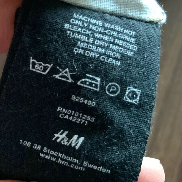 H&M(エイチアンドエム)のフロントホックのコーディロイ黒ジャケット レディースのジャケット/アウター(その他)の商品写真