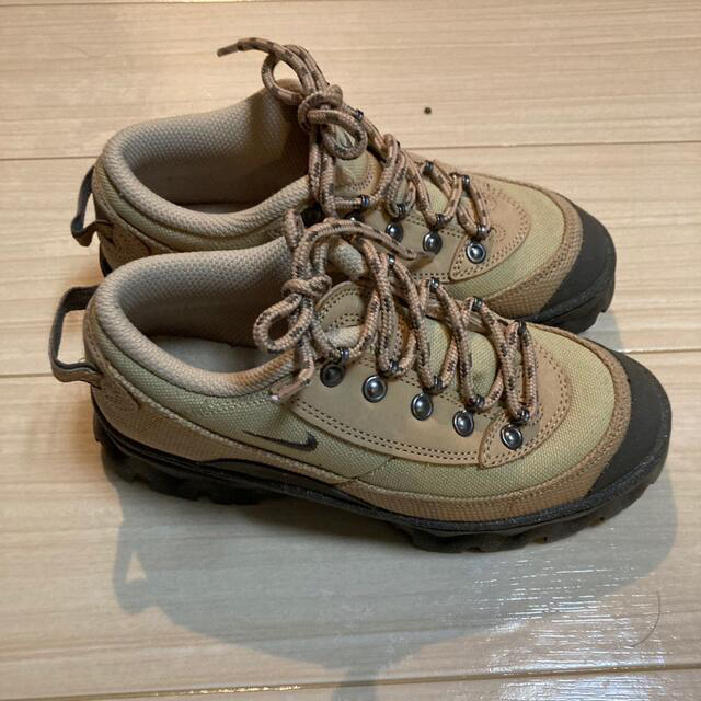 NIKE - 新品 NIKE ラハール ロウ ナイキ 22.5㎝の通販 by c u t e