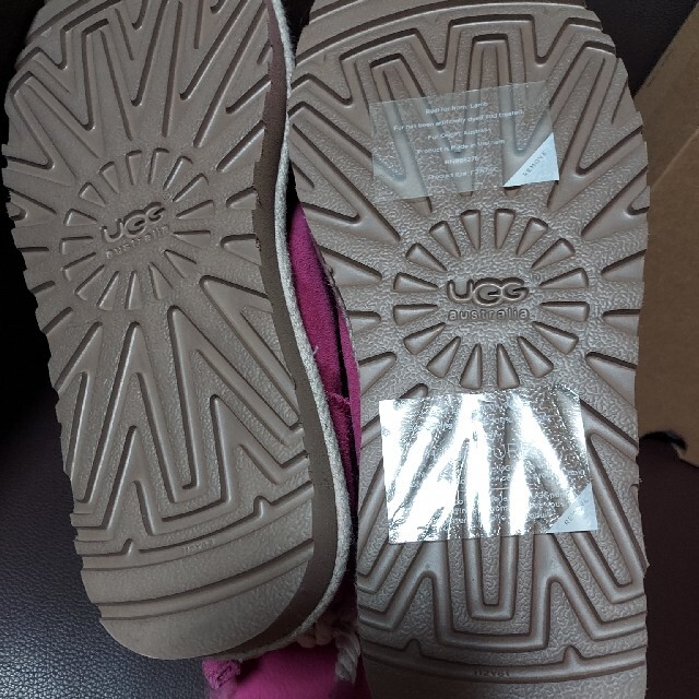 UGG(アグ)の新品未使用　UGG　ピンク　7 レディースの靴/シューズ(ブーツ)の商品写真