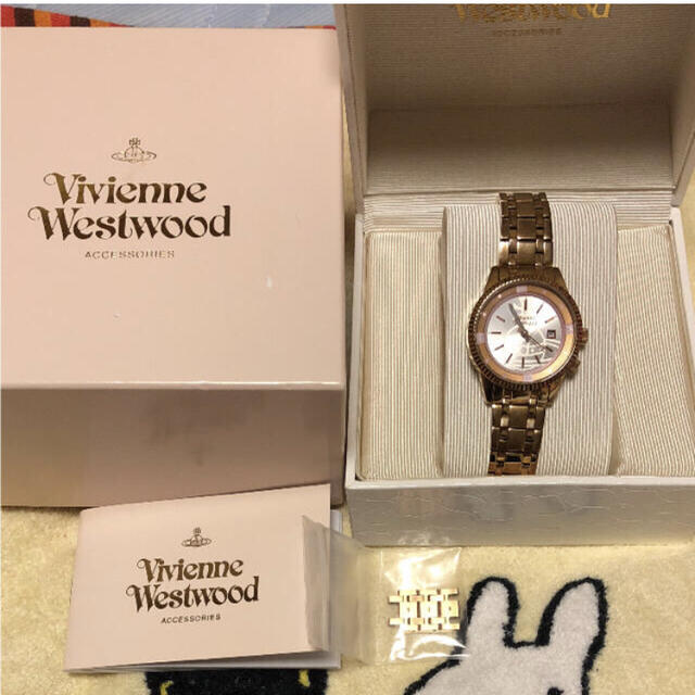 Vivienne Westwood(ヴィヴィアンウエストウッド)のヴィヴィアンウエストウッド  ゴールド　超美品！箱なし郵送　 レディースのファッション小物(腕時計)の商品写真