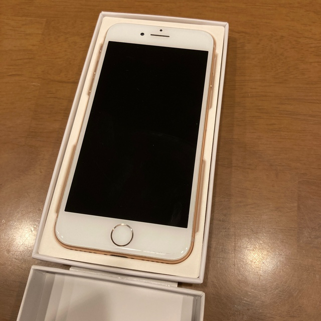 iPhone 8 本体　64GB SIMフリー スマホ/家電/カメラのスマートフォン/携帯電話(スマートフォン本体)の商品写真