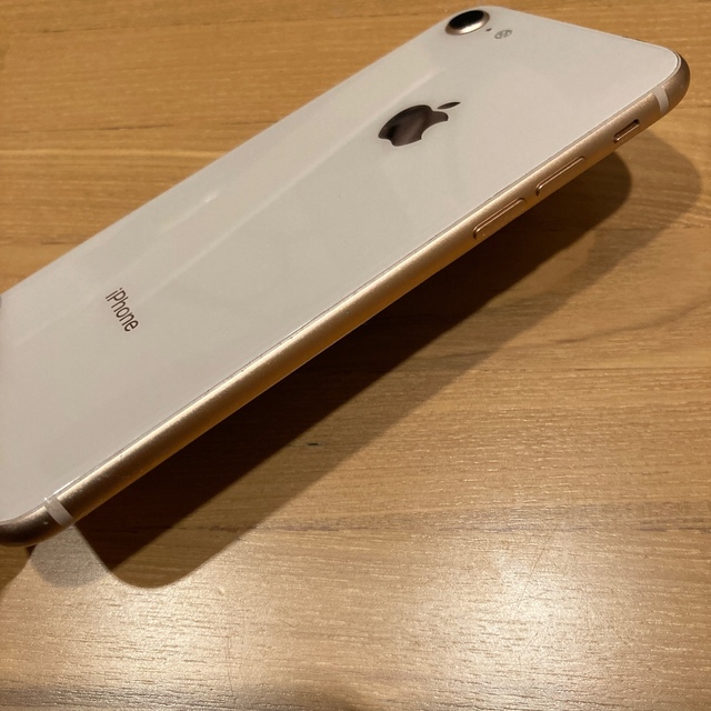 iPhone 8 本体　64GB SIMフリー スマホ/家電/カメラのスマートフォン/携帯電話(スマートフォン本体)の商品写真