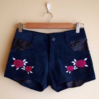 ジディー(ZIDDY)のZiddy コーデュロイ 合皮切り替え 花柄刺繍 ショートパンツ(パンツ/スパッツ)