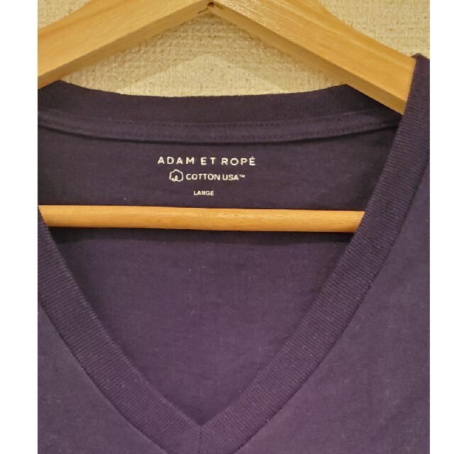 Adam et Rope'(アダムエロぺ)のアダム・エ・ロペメンズネイビーＬサイズ メンズのトップス(Tシャツ/カットソー(半袖/袖なし))の商品写真