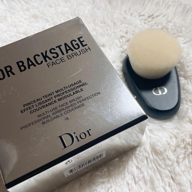 Dior(ディオール)のディオール バックステージ フェイス ブラシ コスメ/美容のメイク道具/ケアグッズ(ブラシ・チップ)の商品写真