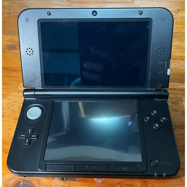 任天堂(ニンテンドウ)のNintendo 3DS  LL 本体 レッド/ブラック ソフトセット エンタメ/ホビーのゲームソフト/ゲーム機本体(携帯用ゲーム機本体)の商品写真