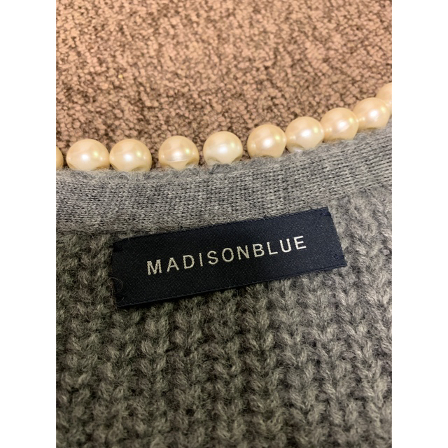 MADISONBLUE(マディソンブルー)のマディソンブルー　ダメージパールカーディガン レディースのトップス(カーディガン)の商品写真