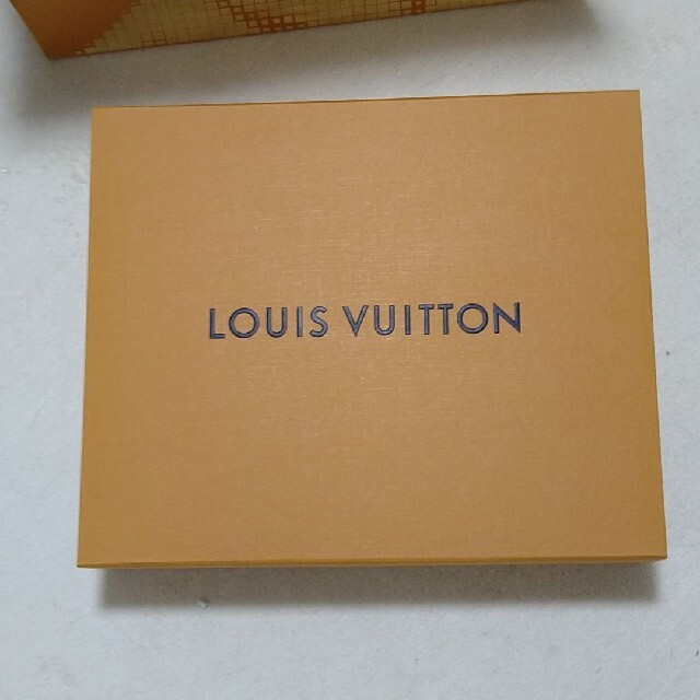LOUIS VUITTON(ルイヴィトン)のLOUISVUITTON エシャルプロゴマニア レディースのファッション小物(マフラー/ショール)の商品写真