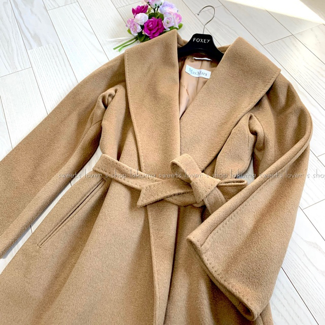 Max Mara(マックスマーラ)のキャメル100 最高峰白タグ  ベルテッドコート 美品✧₊⁎⁺˳✧༚ レディースのジャケット/アウター(ガウンコート)の商品写真