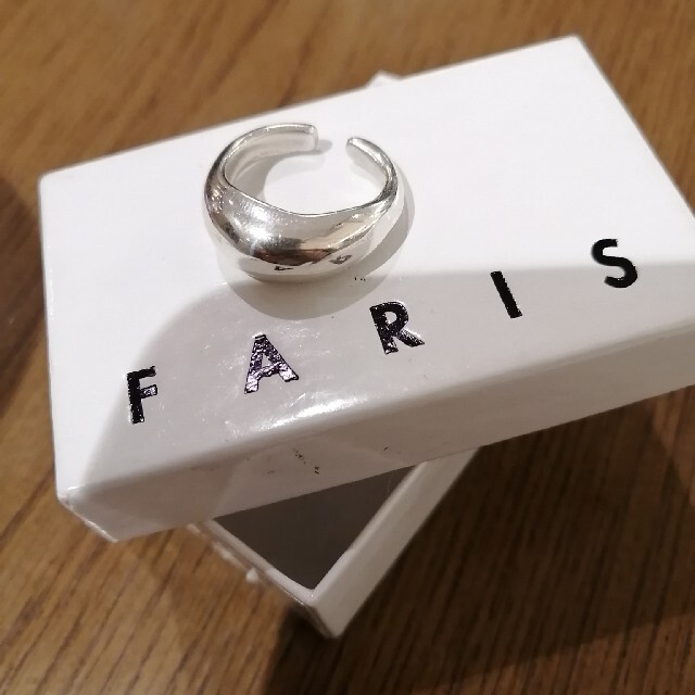 DEUXIEME CLASSE(ドゥーズィエムクラス)の値下！新品　FARIS ファリス　イヤーカフ　定価14,000円 レディースのアクセサリー(イヤーカフ)の商品写真