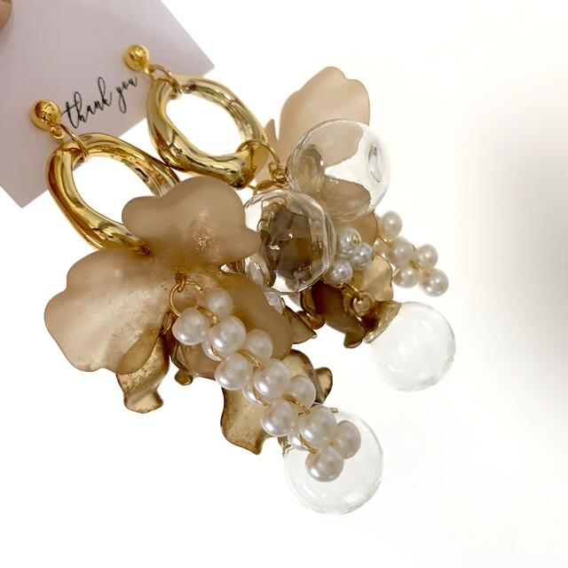 大ぶりピアス♥︎フラワーピアス ゴールド ハンドメイドピアス